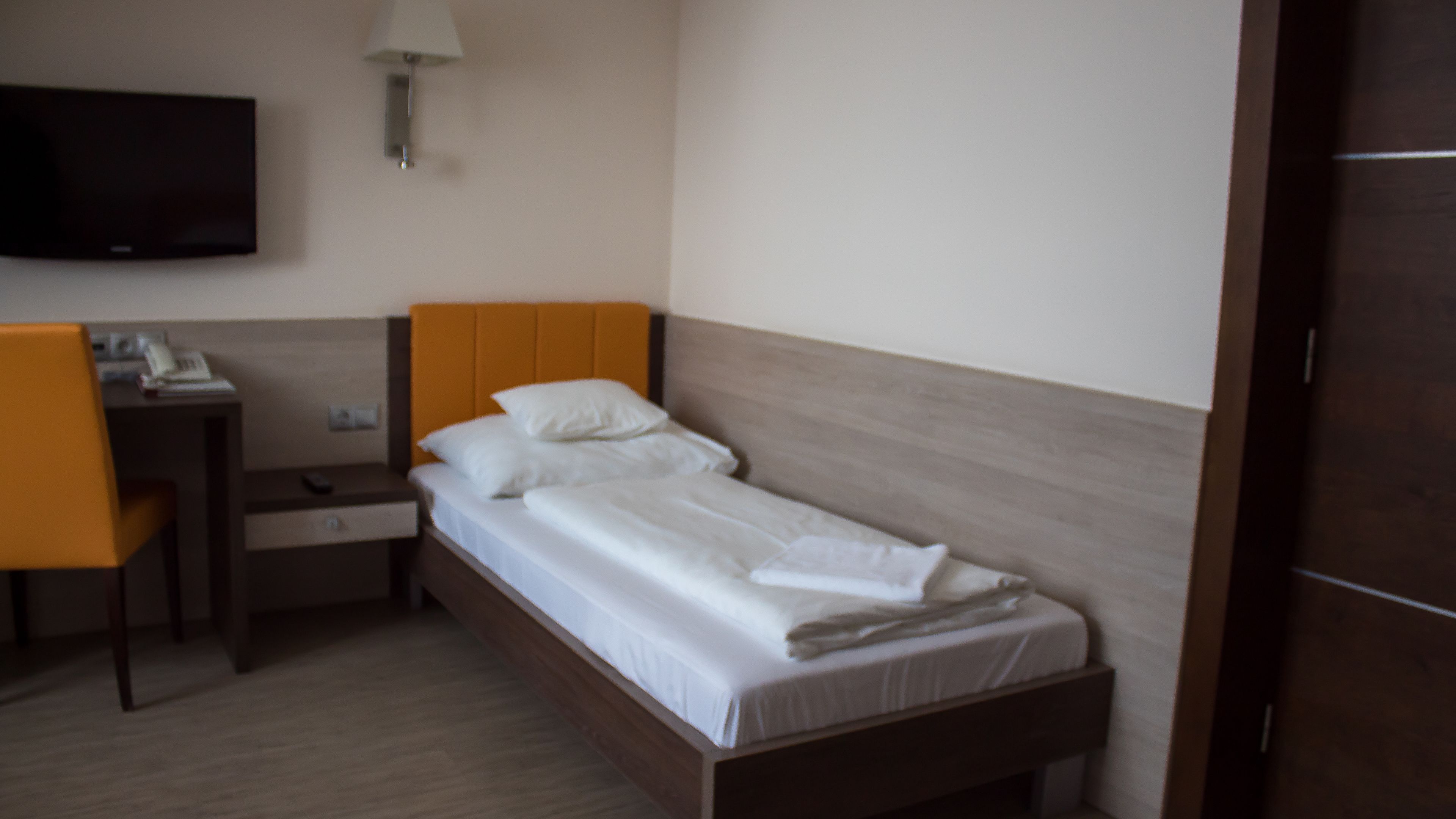 minibar, in-room safe, soundproofing, iron/ironing board