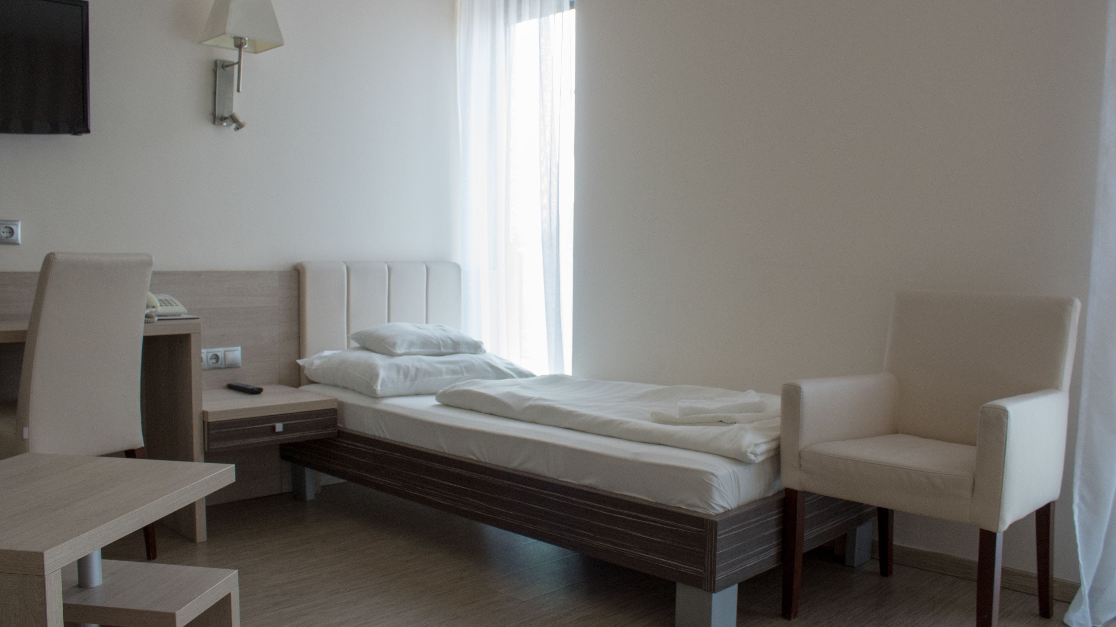 minibar, in-room safe, soundproofing, iron/ironing board