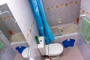 Comfort Apartment, 1 Bedroom, Refrigerator & Microwave (Atomium Apartment) | Bathroom | Bathtub, jetted tub, free toiletries, hair dryer - Brussels & Atomium Apartment (La Paz)