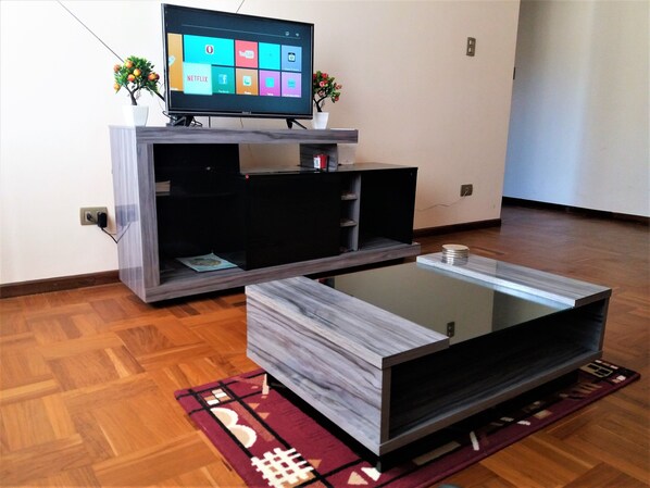 Comfort Apartment, 1 Bedroom, Refrigerator & Microwave (Atomium Apartment) | Living room | Flat-screen TV, Netflix - Brussels & Atomium Apartment (La Paz)