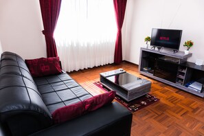 Comfort Apartment, 1 Bedroom, Refrigerator & Microwave (Atomium Apartment) | Living room | Flat-screen TV, Netflix - Brussels & Atomium Apartment (La Paz)