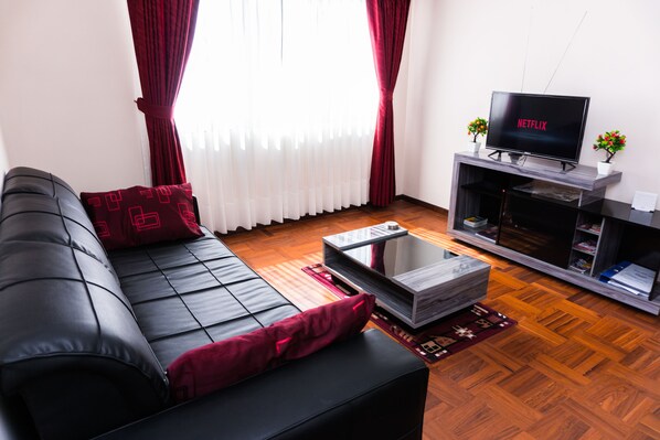 Comfort Apartment, 1 Bedroom, Refrigerator & Microwave (Atomium Apartment) | Living room | Flat-screen TV, Netflix - Brussels & Atomium Apartment (La Paz)