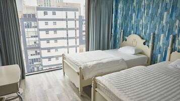 Apartment, 3 Bedrooms | Soundproofing, free WiFi