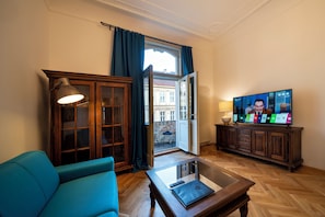 Familienapartment, 2 Schlafzimmer, Stadtblick | Wohnbereich