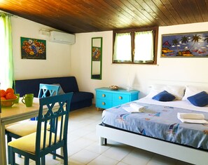 Estudio familiar, 1 cama de matrimonio con sofá cama, vistas al mar | Wifi gratis