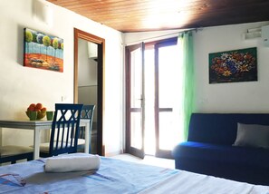 Estudio familiar, 1 cama de matrimonio con sofá cama, vistas al mar | Wifi gratis