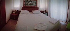 ミニバー、セーフティボックス (室内)、WiFi (無料)