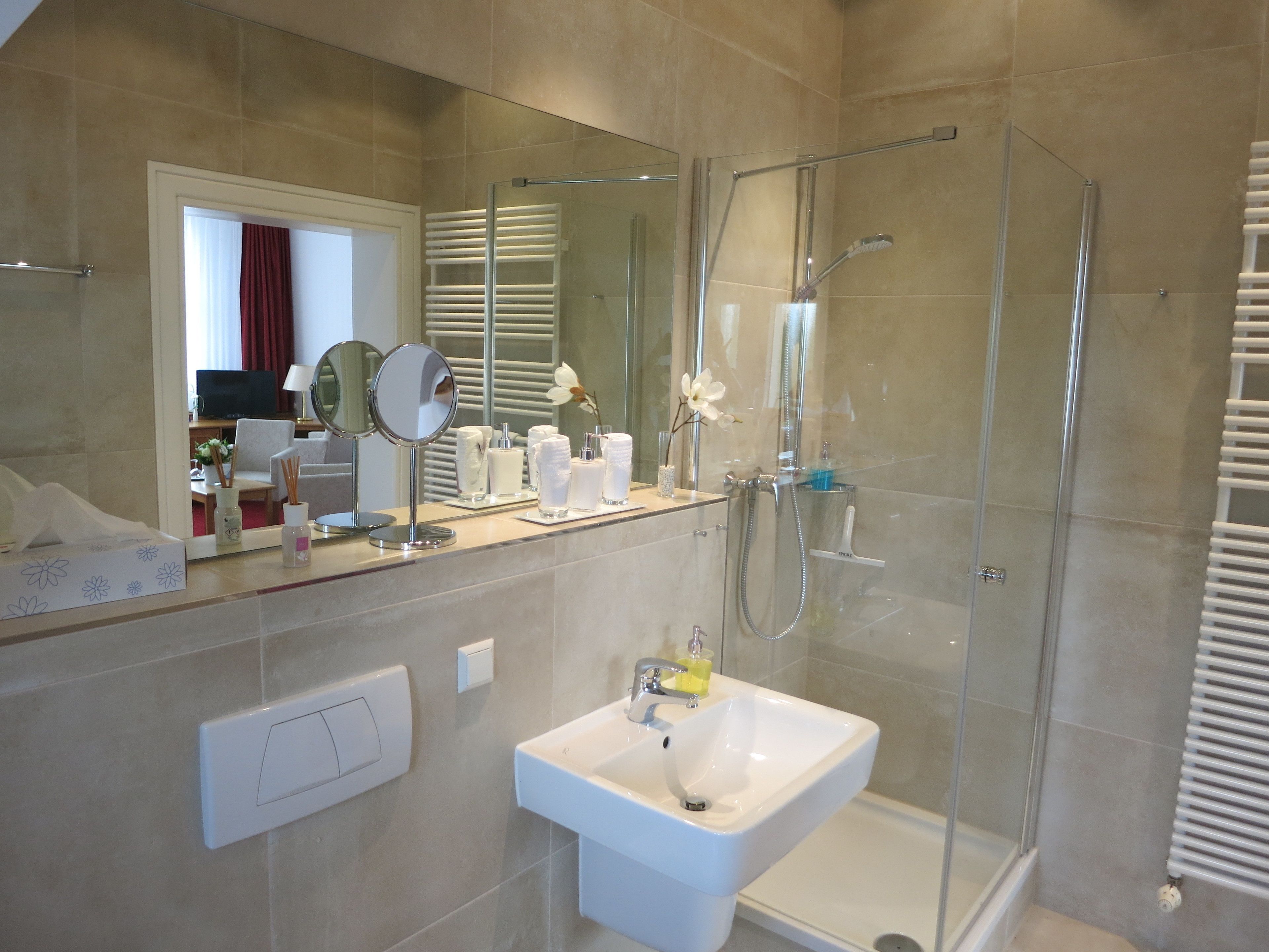 double room | bathroom | shower, free toiletries, hair dryer, towels