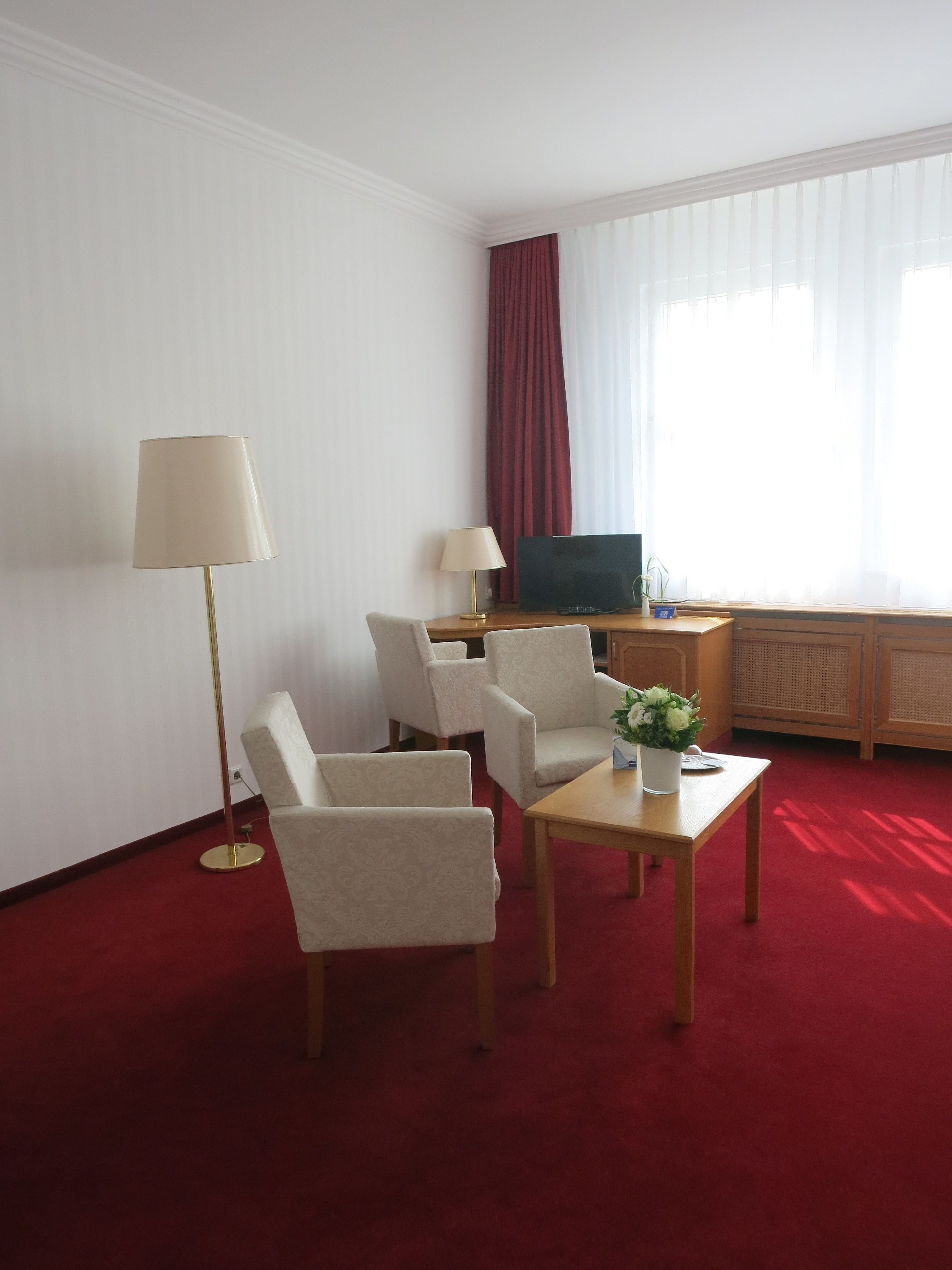 double room | living area | flat-screen tv