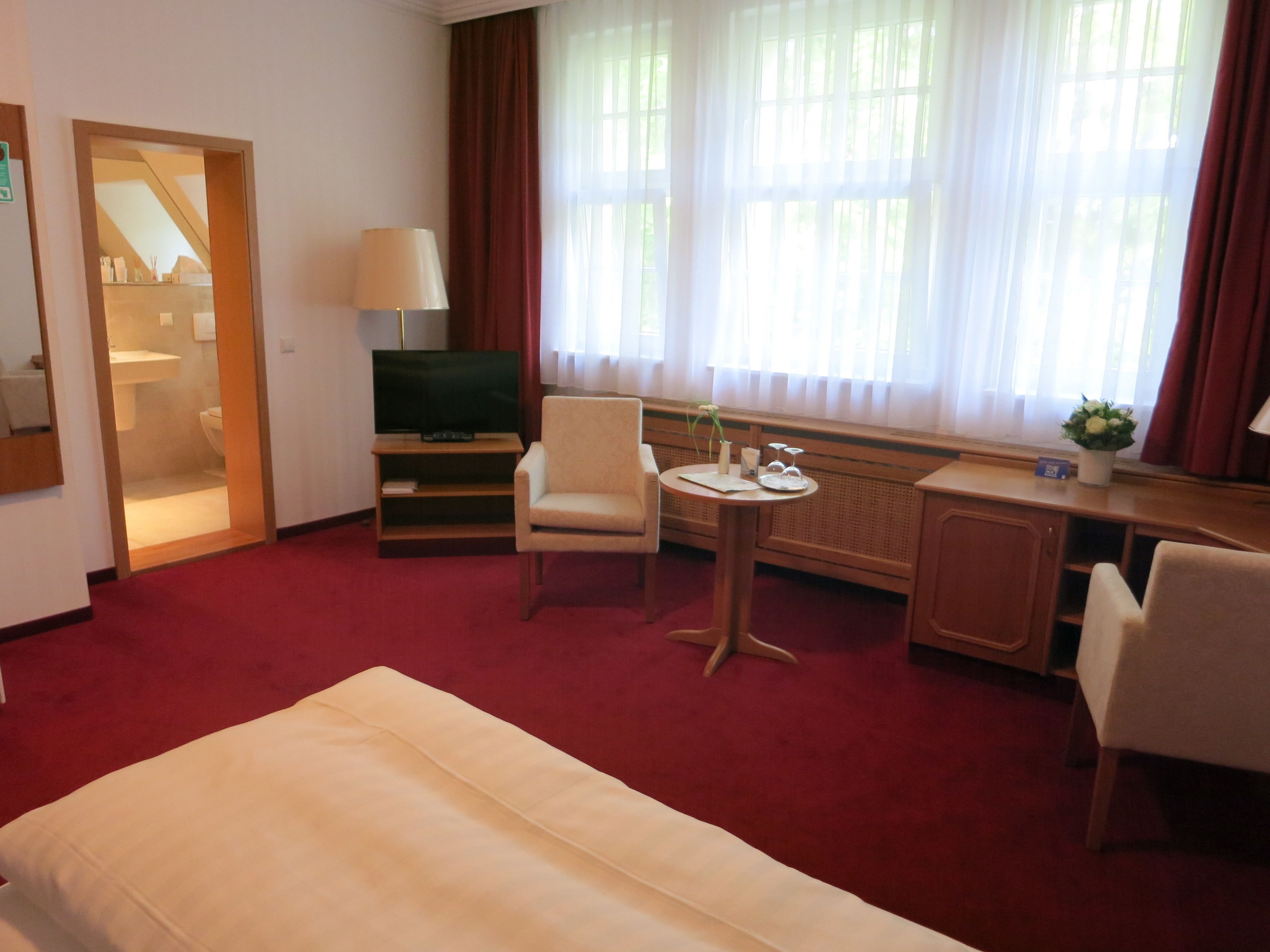 single room | desk, rollaway beds, free wifi, bed sheets