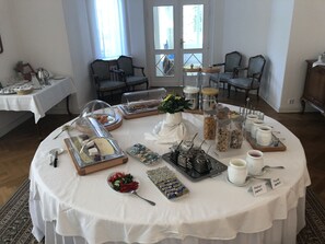 Frukostbuffé varje dag mot avgift