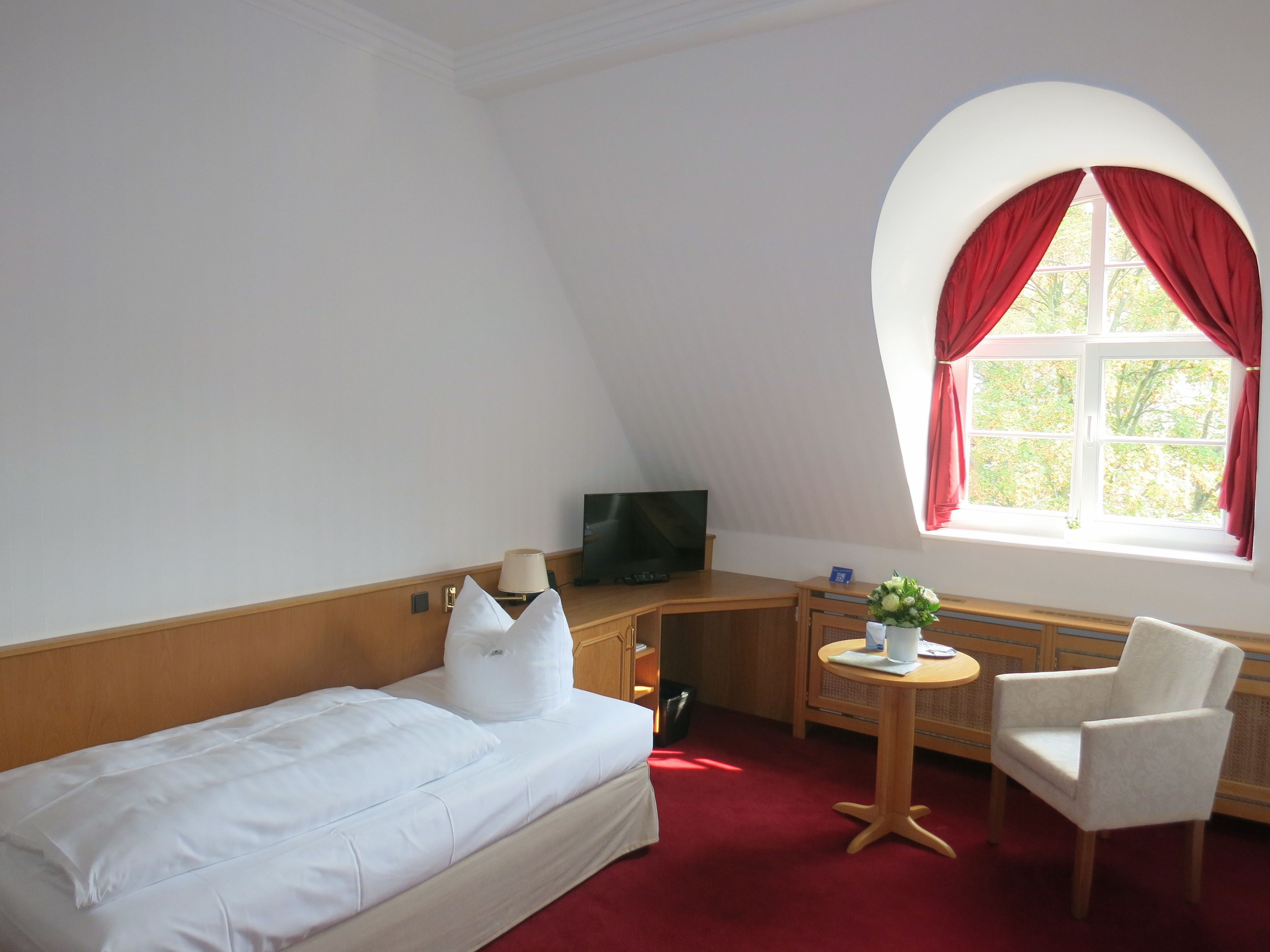 Single Room | Desk, rollaway beds, free WiFi, bed sheets