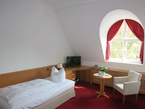 Habitación individual | Escritorio, camas extra, wifi gratis y ropa de cama