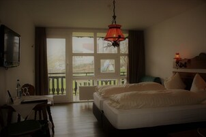 Cofres nos quartos, berços (sobretaxa)