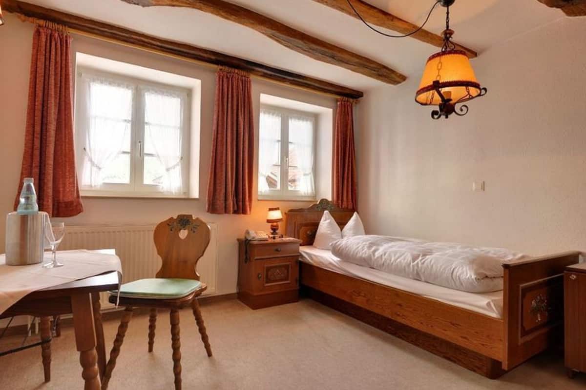 single room | in-room safe, cots/infant beds, rollaway beds, free wifi