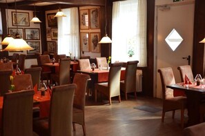 2 restaurantes, cocina regional