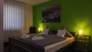 Schreibtisch, schallisolierte Zimmer, BĂŒgeleisen/BĂŒgelbrett