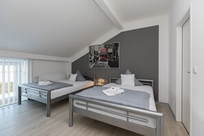 Desk, soundproofing, iron/ironing board, free WiFi - Hotel Rühen 24-hour check-in, free parking, guest kitchen (Rühen)