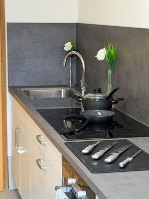 Shared kitchen - Hotel Rühen 24-hour check-in, free parking, guest kitchen (Rühen)