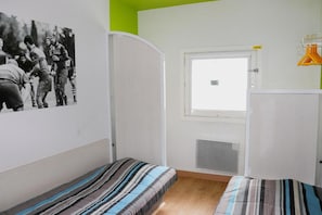 Twin Room | Desk, soundproofing, bed sheets - Hoteleco Sud (Le Passage)