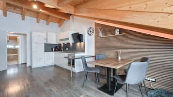 Apartment, Mountain View (Gehrenspitze) | In-room dining