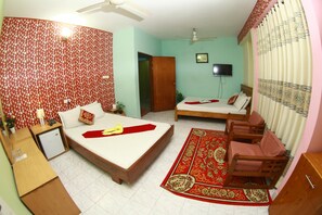 1 ห้องนอน, เครื่องนอนระดับพรีเมียม, โต๊ะทำงาน, ห้องเก็บเสียง