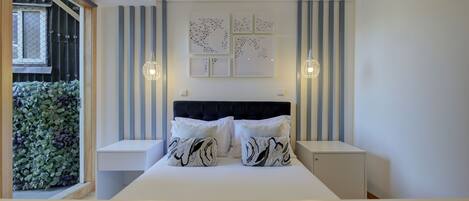 Minibar, safe på rommet, lydisolert og wi-fi (inkludert)