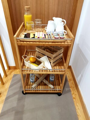 Free daily continental breakfast - Bellu Suites (Guimarães)