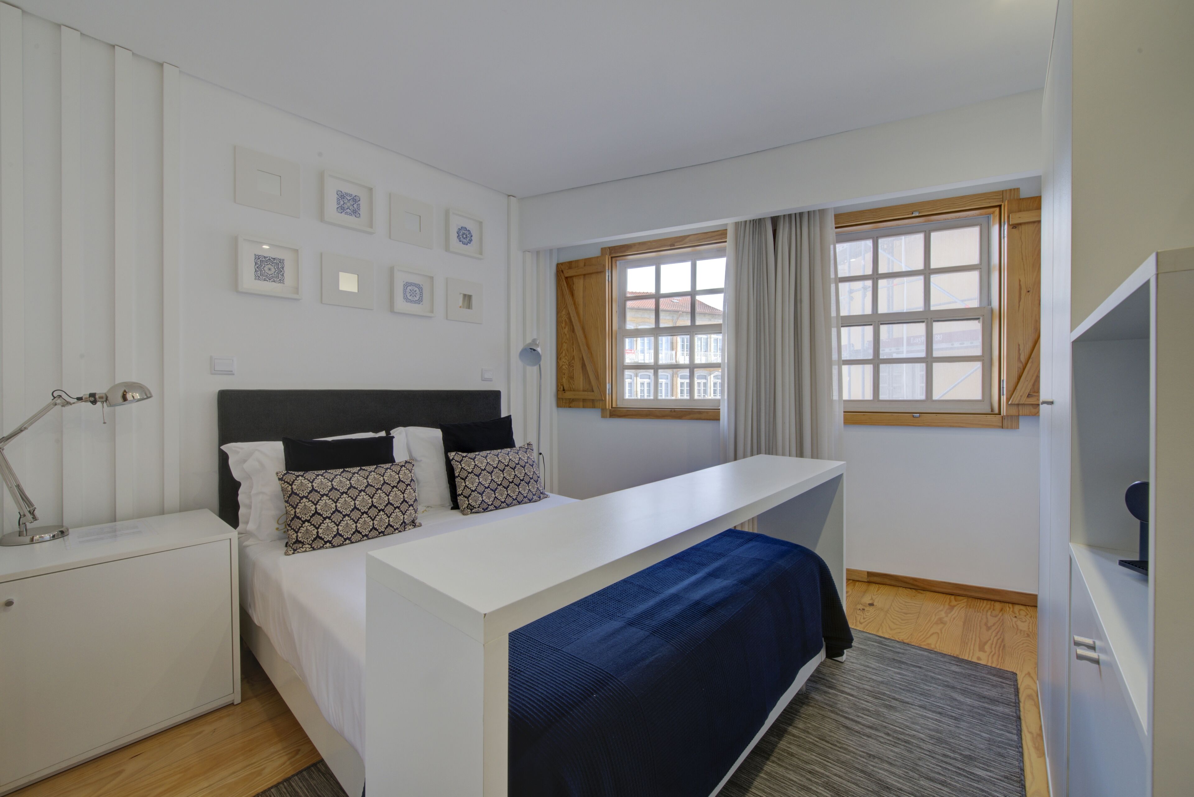 minibar, in-room safe, free wifi, bed sheets