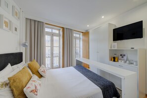 Minibar, in-room safe, soundproofing, free WiFi - Bellu Suites (Guimarães)