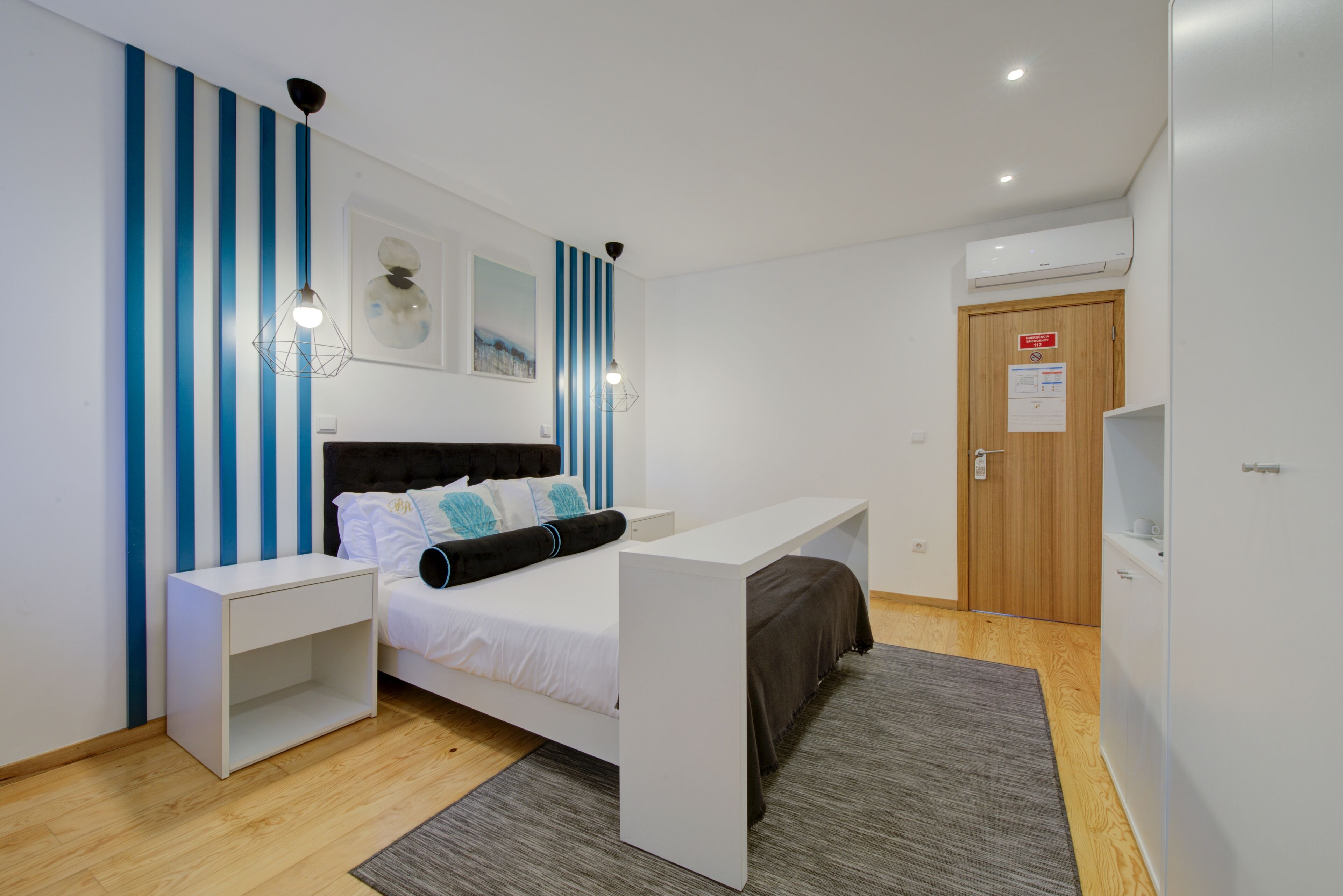 minibar, in-room safe, free wifi, bed sheets