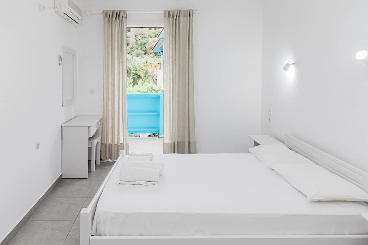 Tempur-Pedic beds, soundproofing, bed sheets