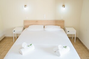 Tempur-Pedic beds, soundproofing, bed sheets - Afroditi Pansion (Lefkada)