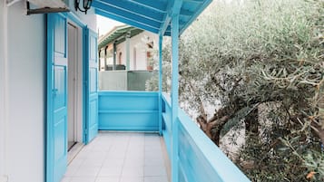 Deluxe-Dreibettzimmer, Mehrere Betten | Terrasse/Patio