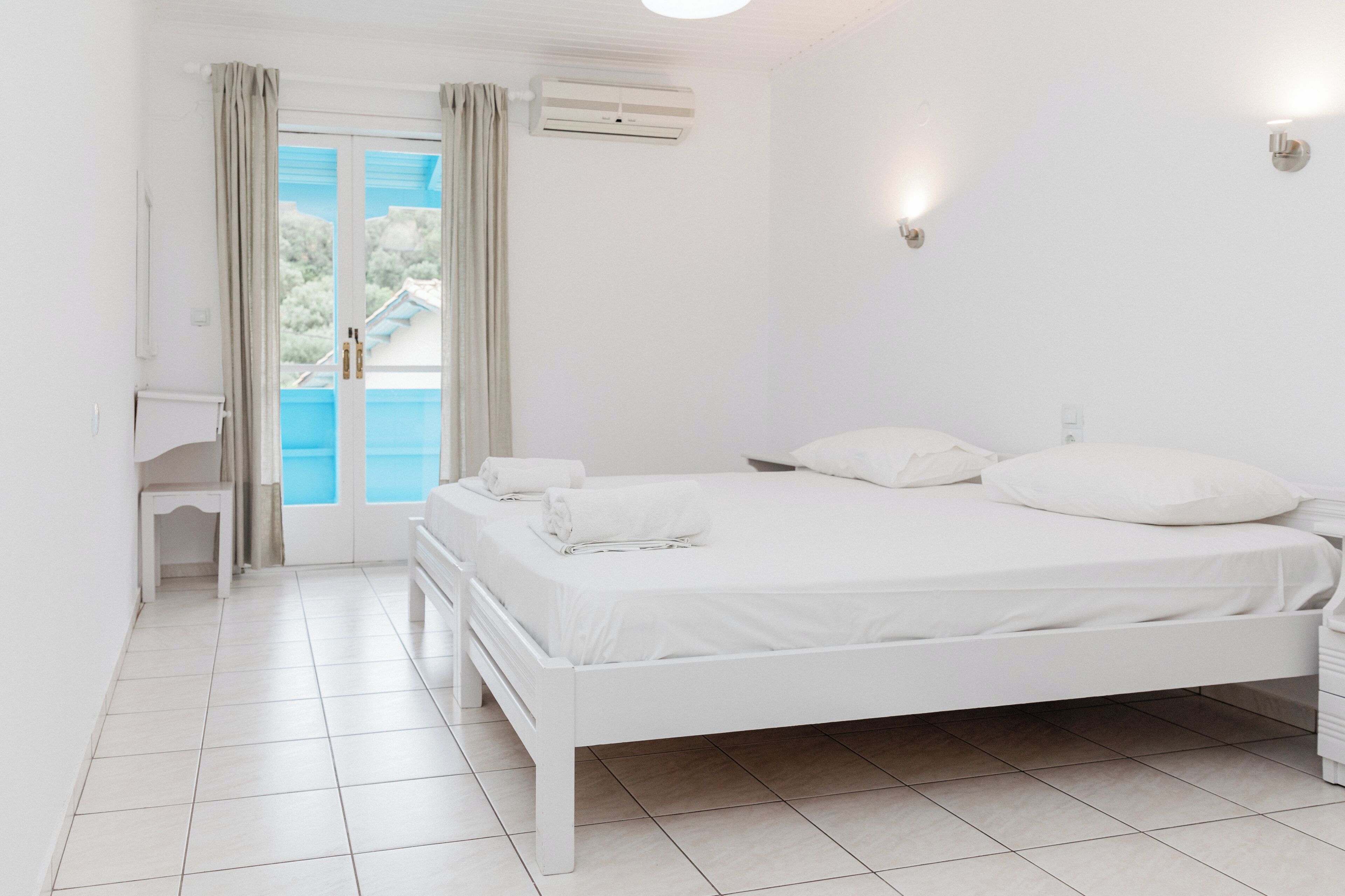 Matelas Tempur-Pedic, chambres insonorisées, draps fournis