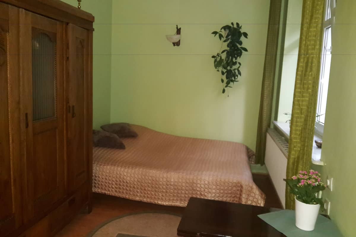 Double Room, Shared Bathroom | Iron/ironing board, free WiFi, bed sheets