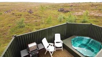 Cottage, 2 Bedrooms | Jetted tub