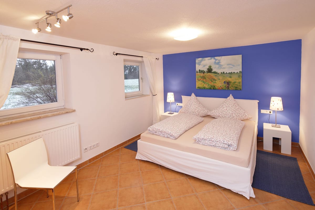House (1) | Premium bedding, soundproofing, free cots/infant beds, free WiFi