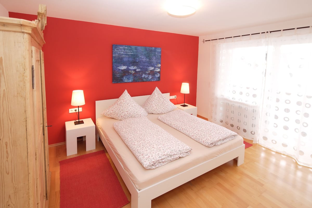 House (3) | Premium bedding, soundproofing, free cots/infant beds, free WiFi