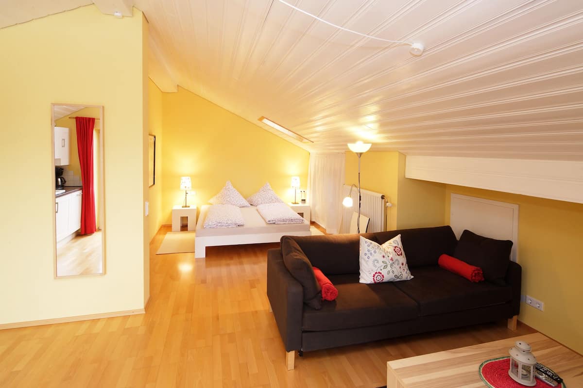 House (4) | Premium bedding, soundproofing, free cots/infant beds, free WiFi