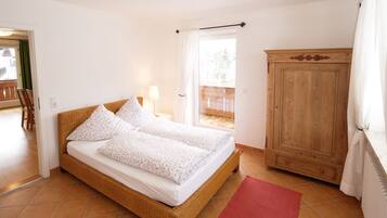 House (3) | Premium bedding, soundproofing, free cots/infant beds, free WiFi