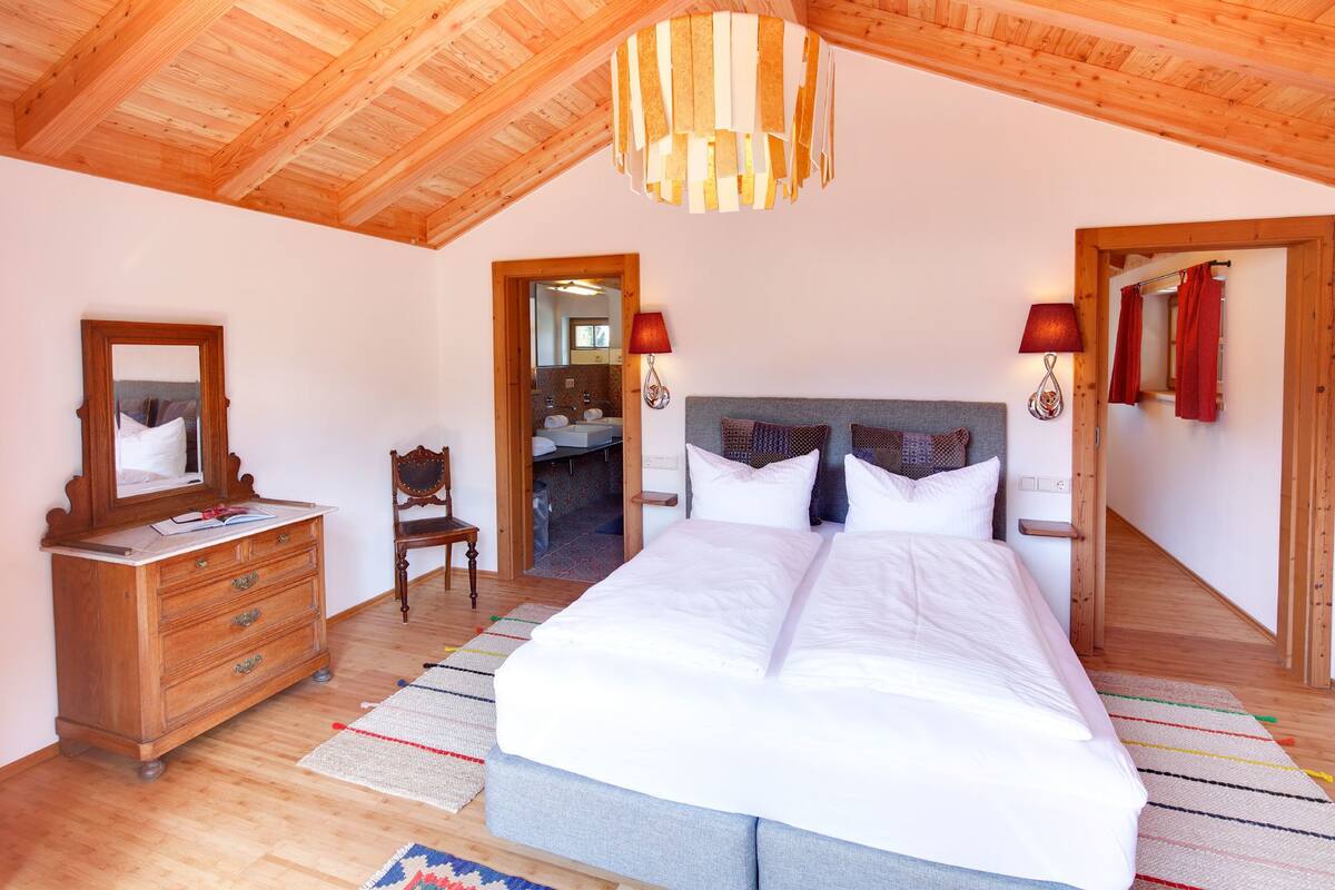 Chalet | Soundproofing, free cots/infant beds, free WiFi, bed sheets