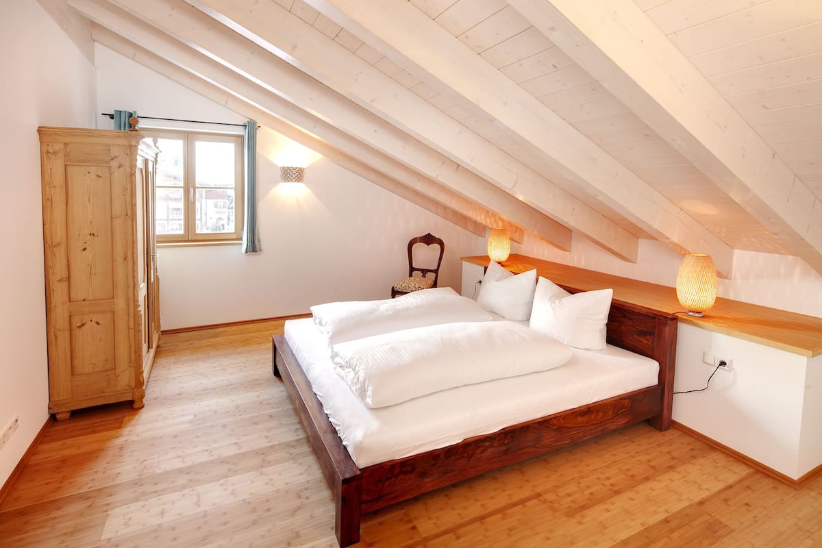Soundproofing, free cots/infant beds, free WiFi, bed sheets