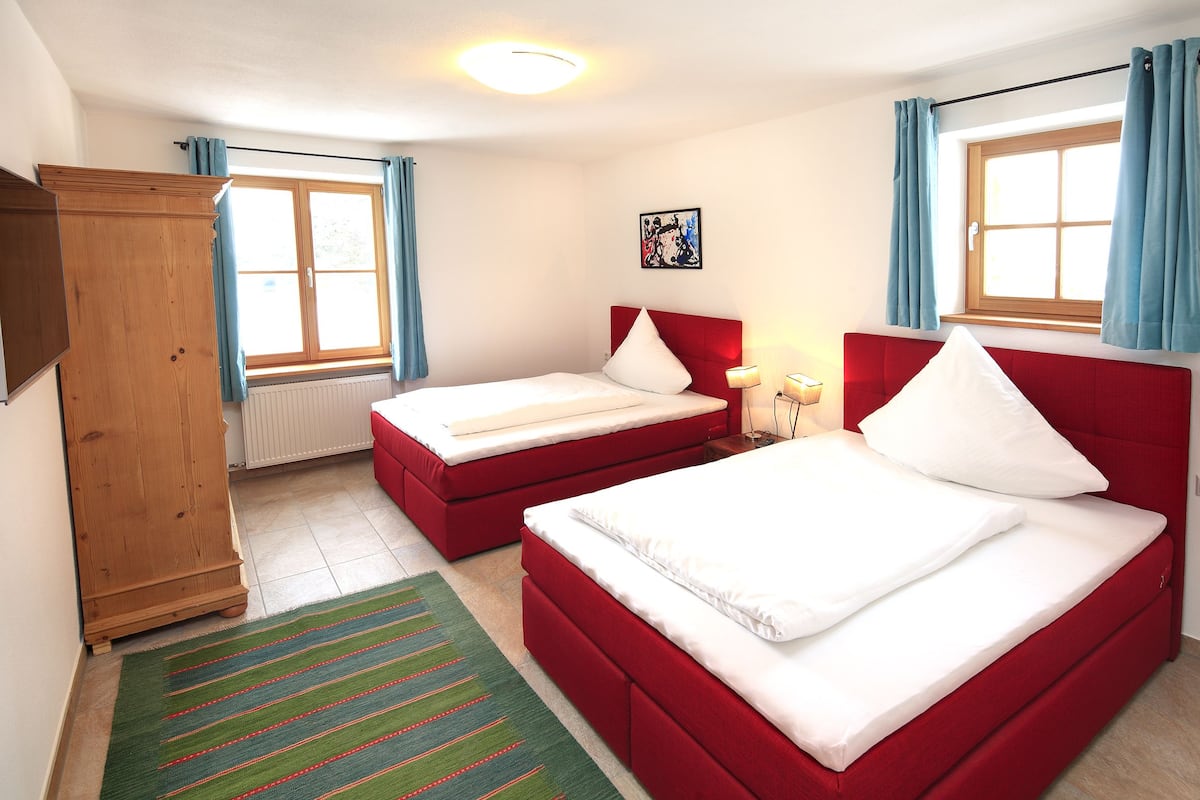 Apartment (2) | Soundproofing, free cots/infant beds, free WiFi, bed sheets