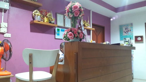 RoomQuest Chonburi Phanat Nikhom