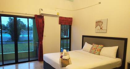 RoomQuest Chonburi Phanat Nikhom