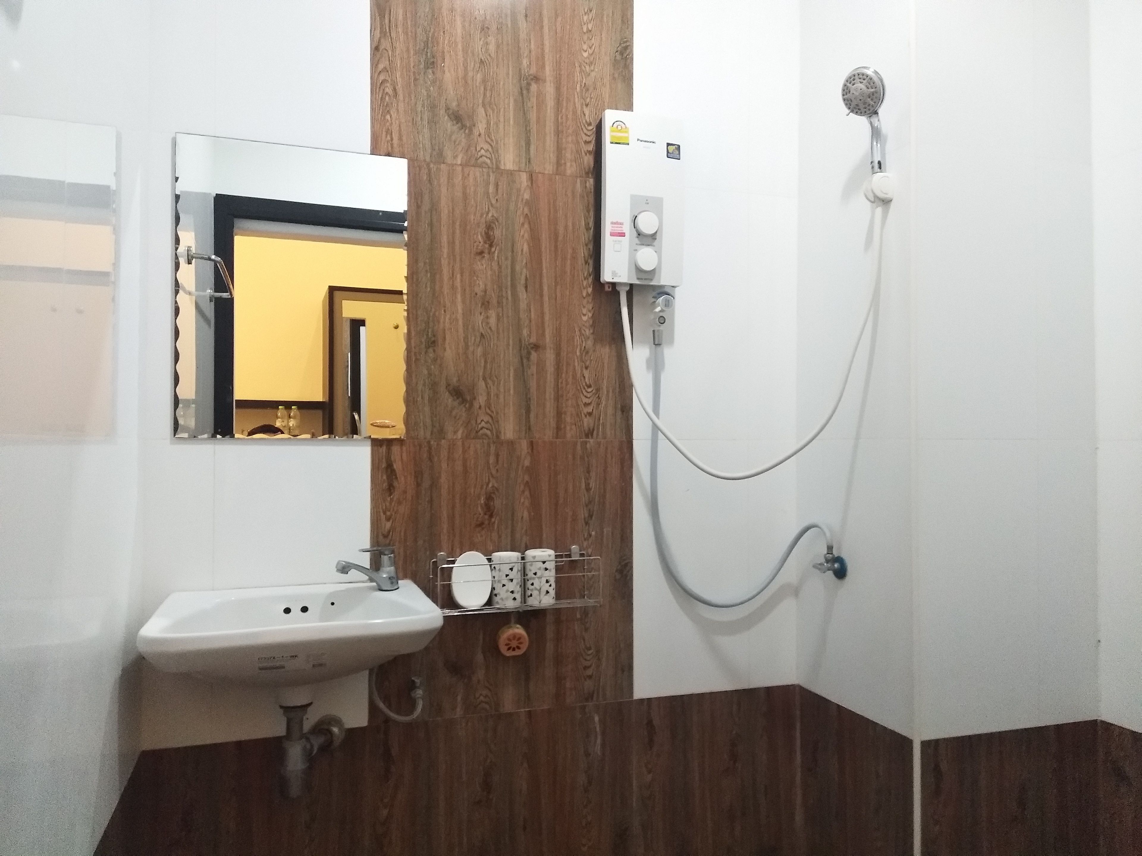 Standard Double Room, 1 Queen Bed | Bathroom