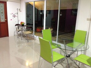Coffee service - RoomQuest Chonburi Phanat Nikhom (Phanat Nikhom)