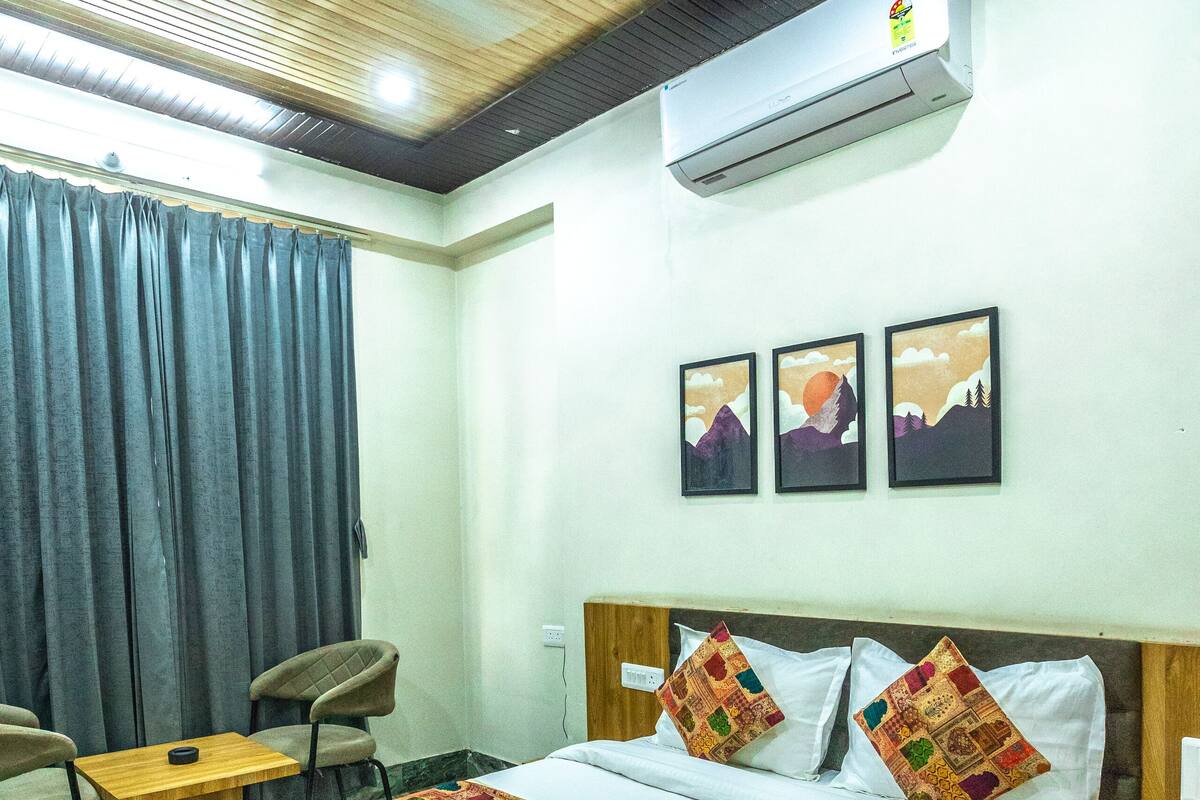 ห้องดีลักซ์, เตียงใหญ่ 1 เตียง, ปลอดบุหรี่ | โต๊ะทำงาน, Wi-Fi ฟรี