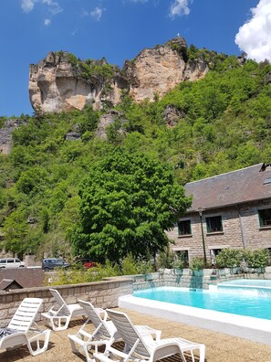 Outdoor pool, pool loungers